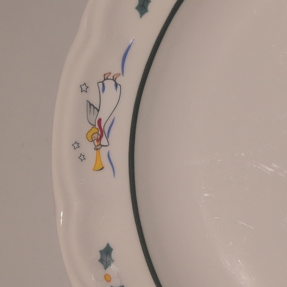 Pfaltzgraff Winter Scene Dinner Plate - White and Green - Picture 11 of 12